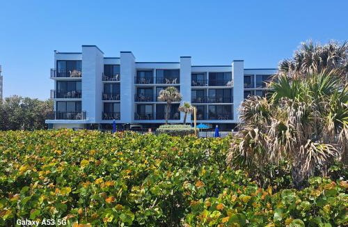 Indian Harbour Beach Apartment | Oceanique Resort