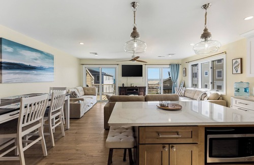 North Wildwood Condo | Oceanview 3BR Condo with Balcony & Seawall Access