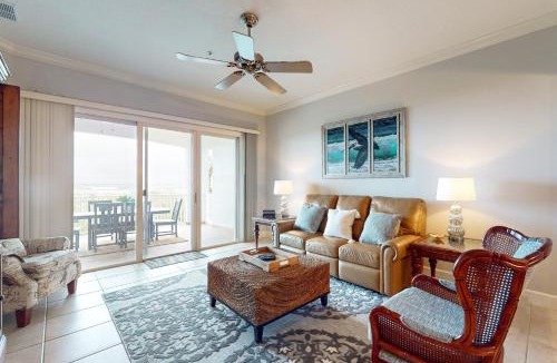 Palm Coast House | Oceanview condo with resort amenities, balcony and private beach access