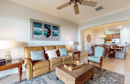 Palm Coast House | Oceanview condo with resort amenities, balcony and private beach access