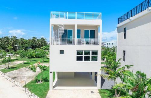 Monroe County House | Oceanview Escape Key Largo Pool, Hot Tub and Private Deck