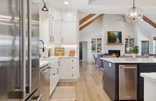 Westminster House | Oconee Belle w/Pool and Hot Tub + sleeps 10