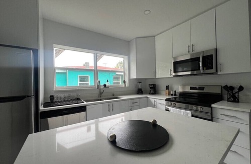 Wynwood Art District House | Oct Promo - Wynwood/Midtown Den with Private Entry & TV