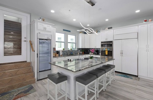 Fort Myers Beach House | October still has openings! Walk to everything! Large private pool! Tiki Bar!