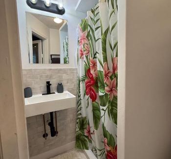 Southwest House | Oesta Palma's Guest House with BBQ & Beach Gear Near Downtown WBP