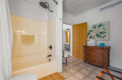 Carrabelle House | Old Carrabelle Hotel Magnolia Suite