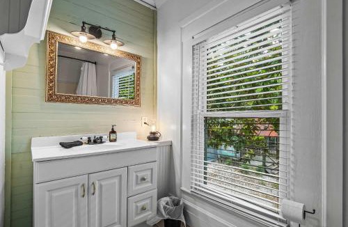 Carrabelle House | Old Carrabelle Hotel Magnolia Suite
