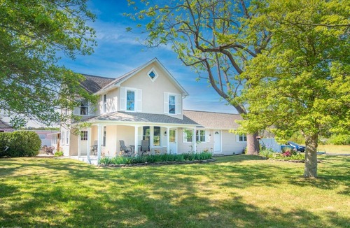 Egg Harbor City House | Old Farmhouse for Nature Lovers, 20 miles form OC