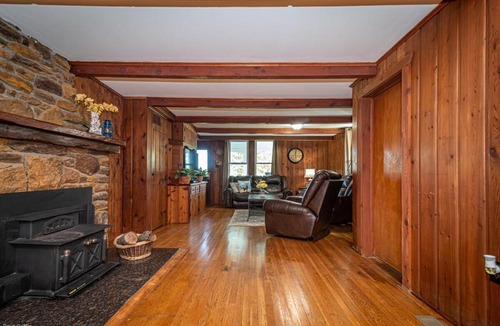 Egg Harbor City House | Old Farmhouse for Nature Lovers, 20 miles form OC