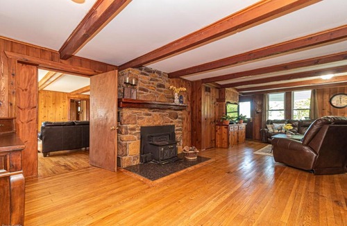Egg Harbor City House | Old Farmhouse for Nature Lovers, 20 miles form OC