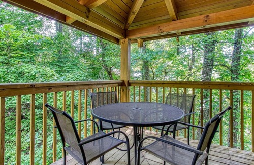 Sevierville Ski Chalet | Old Glory, Pool Table, Pool access, WIFI, Free Attraction Tickets!