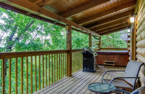 Sevierville Ski Chalet | Old Glory, Pool Table, Pool access, WIFI, Free Attraction Tickets!