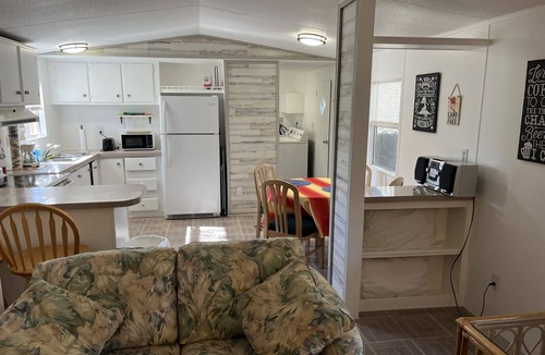 Homosassa House | Old Homosassa Camp 1 w/Canal Boat Dock Included