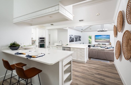 Ridge Lakes House | Olde Naples perfect location and tastefully updated