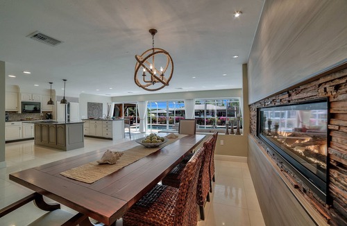 Isles of Capri House | Oliver's Oasis Naples - Luxury Accommodation with Two KING BED Master Suites!