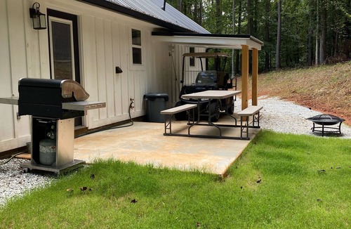Gumlog House | ON LAKE HARTWELL JUST ONE MILE FROM TUGALOO STATE PARK.