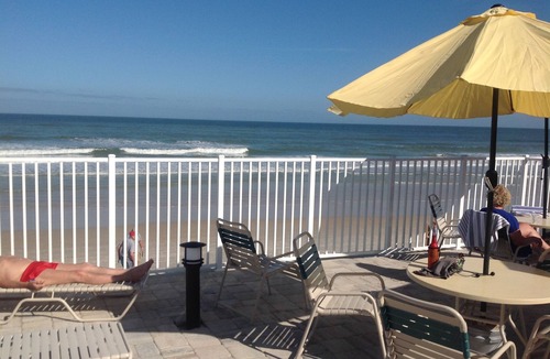 Ormond Beach Condo | On the beach at Daytona Beach with a spectacular ocean view and a reduced rate.