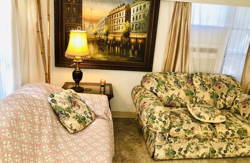 Belle Vista Apartment | On the Beach - Cozy Ground Floor Family Retreat, Patio, Yard, Beach Access