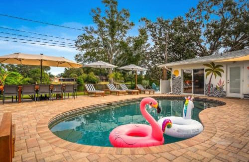 Largo House | On the Creek Waterfront Heated Pool Game Room Clearwater Florida