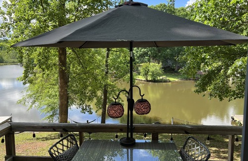 Anderson House | ON THE LAKE Romantic Cottage for 2, Lake Panoramic views - Pet friendly!