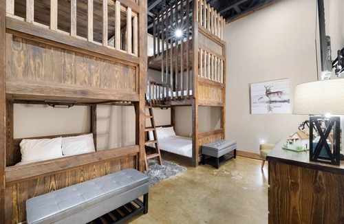 Mineral Bluff Cabin | On Toccoa River - Luxury Riverfront - Hot tub
