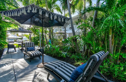 Palm Beach Shores Apartment | one bedroom furnished apartment by beach