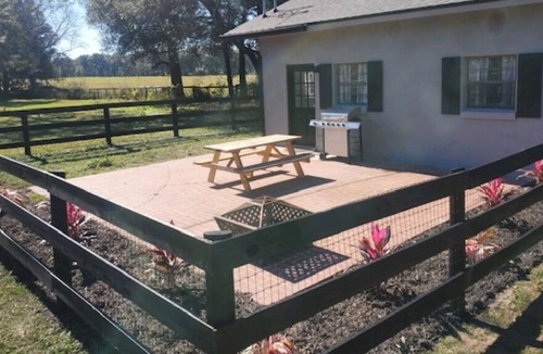 Fellowship Apartment | One Bedroom on picturesque horse farm. Newly renovated.