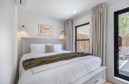 Williamsburg Hotel | One-Bedroom Penthouse Hotel-Suite in Williamsburg!