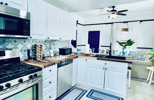 Dunedin House | Only 4 bedroom with a view of Main Street located in the Downtown Core District