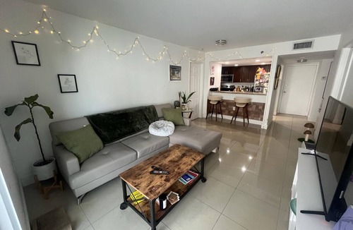 Downtown Miami Apartment | Only females nRoom with private bathroom nVery well located on downtown Miami.