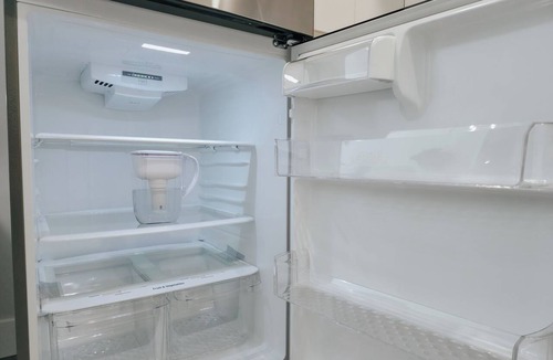 Center City Apartment | Onsite Parking/2 King Beds/75"TV/Rain Shower