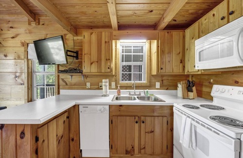 Gilbert Cabin | Opacare Getaway 0.4m to Marina