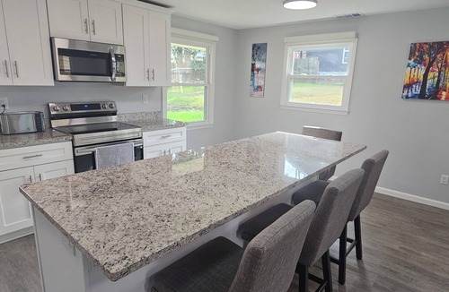 Augusta House | Open Floor Plan - Great for Extended Stays - 5BR