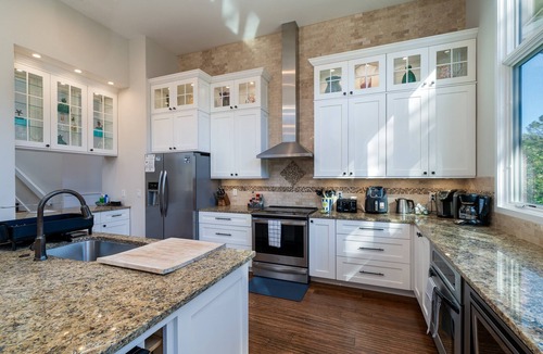 Seabrook Island House | Open Floor Plan! Walk to Beach, Amenity access included! Sleeps 10!