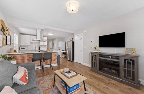 Charlotte Condo | Optimist Abode 2: Chic Stay in the Queen City, walking distance to Optimist Hall