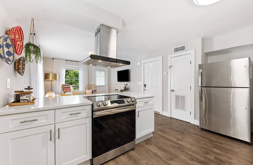 Charlotte Condo | Optimist Abode 3: Chic Stay in Charlotte, under 2 mi. to NoDa, Uptown, Midwood