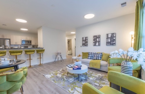 Orange Apartment | Opulence in Olive with Free Parking+ 2 Bath & Sleeps 8.✨20% OFF 7days✨