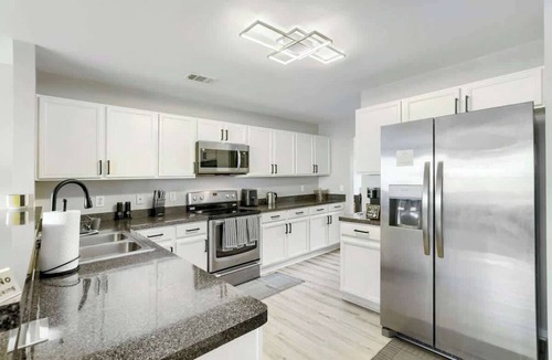 Southwestern House | Opulent Atlanta Haven | Stylish 3 Bedroom