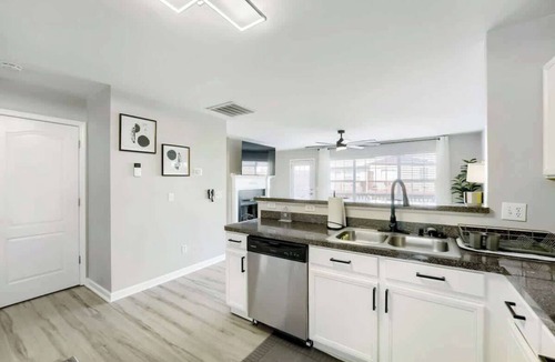 Southwestern House | Opulent Atlanta Haven | Stylish 3 Bedroom