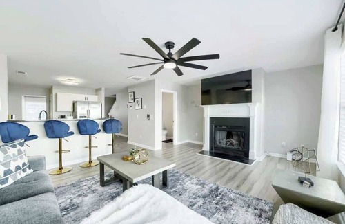 Southwestern House | Opulent Atlanta Haven | Stylish 3 Bedroom