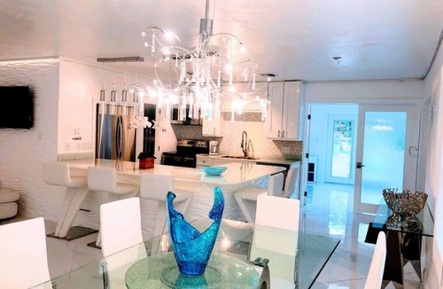 Oakes Estates House | ORCHID VILLA 2 HEATED POOL 5000SQFT DECK PETS GAMES