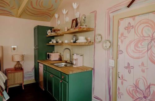 Tracy City House | Originality Unleashed: Pet-Friendly Cabin Retreat for Family Fun in Tracy City
