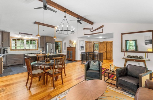 Wiley Cabin | Oscar's Hideout - Sweet Hidden Gem Close to Downtown Clayton
