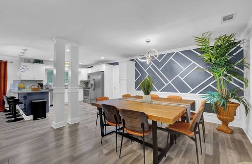 Atlanta House | Our 5 bedroom, 5 bathroom home has a hot tub and pool!
