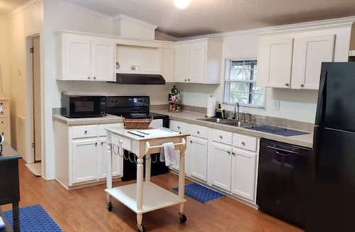 Taylor Creek House | “Our Lakeside Oasis” is a Cozy 2-bedroom house in charming Okeechobee.