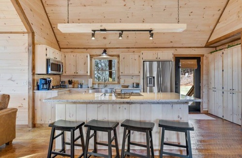 Williamstown Cabin | Outdoor Fireplace TV Hot Tub Pool Table Arcade