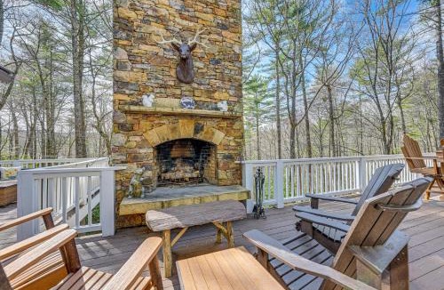 Sapphire House | Outdoor Fireplace + Views ‘Mountain Bearadise’