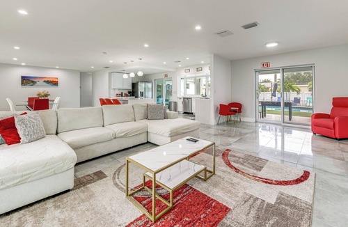 Hollywood Hills Cottage | Outdoor Oasis w/Games: Sleek Hollywood Home!