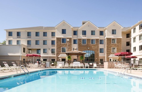 Christiana Apartment | Outdoor Pool. Free Breakfast. Only 10 Min to University of Delaware!
