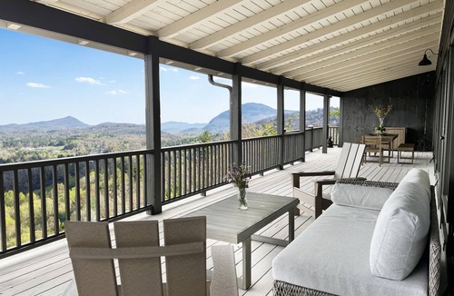 Cashiers House | Outland Skyhaus - CHIC Luxury Vacation Home 3 Mins from Town!